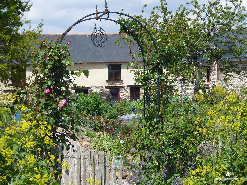 Chambres D'Hotes Logis De L'Etang De L'Aune Iffendic Exterior foto